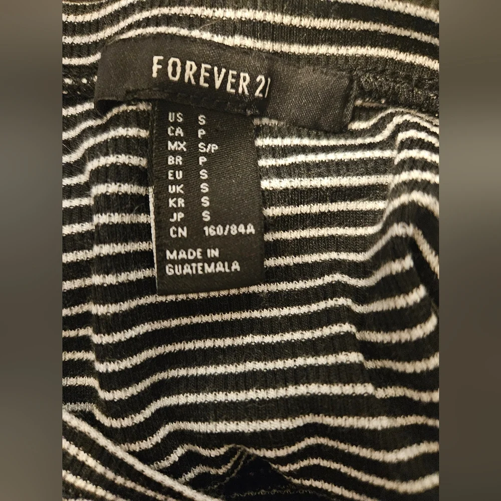 Forever 21 Striped Black and White Cropped SS Top
